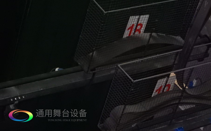 供應(yīng)舞臺專用電動舞臺吊桿機,拉幕機,大卷筒等舞臺專用機械設(shè)備