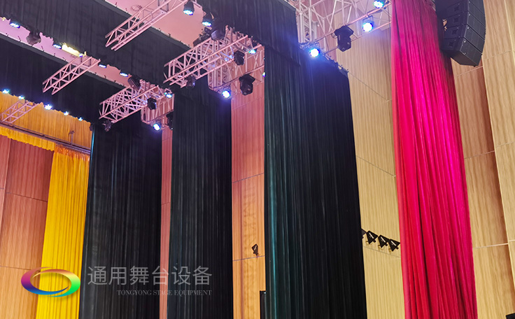 遷換場景、揭示活動(dòng)主體、渲染演出氣氛、提升演出效果——舞臺(tái)幕布、泰州舞臺(tái)吊桿